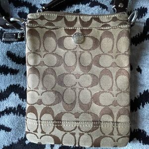 Coach - Signature C bag. Brown Canvas.